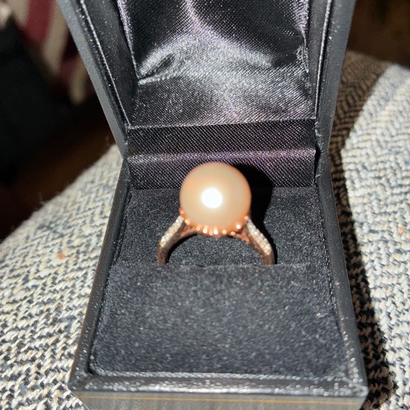 Pearl ring size 8 - Picture 1 of 5